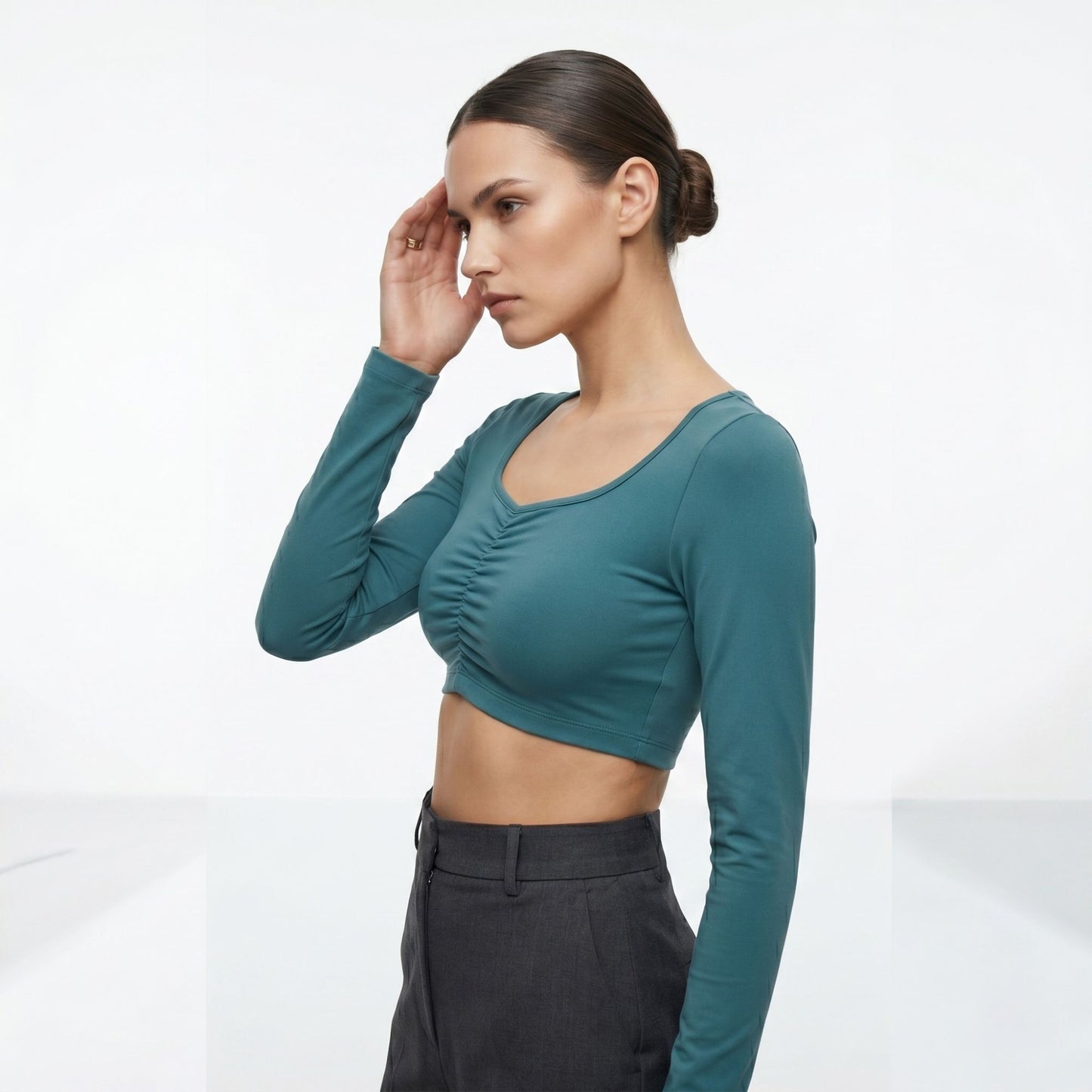 LINEAR RUCHE LONG-SLEEVE CROP TOP