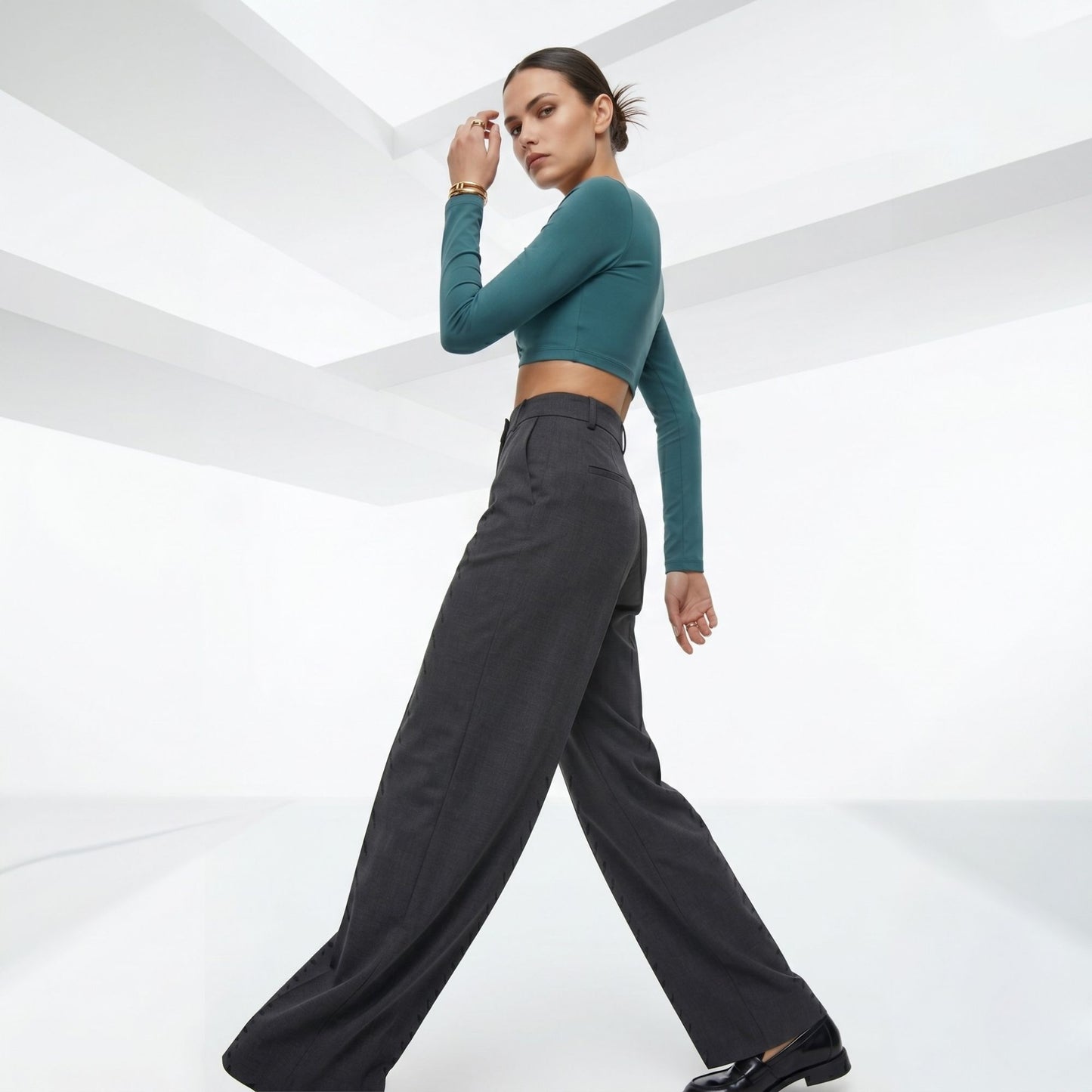 LINEAR RUCHE LONG-SLEEVE CROP TOP