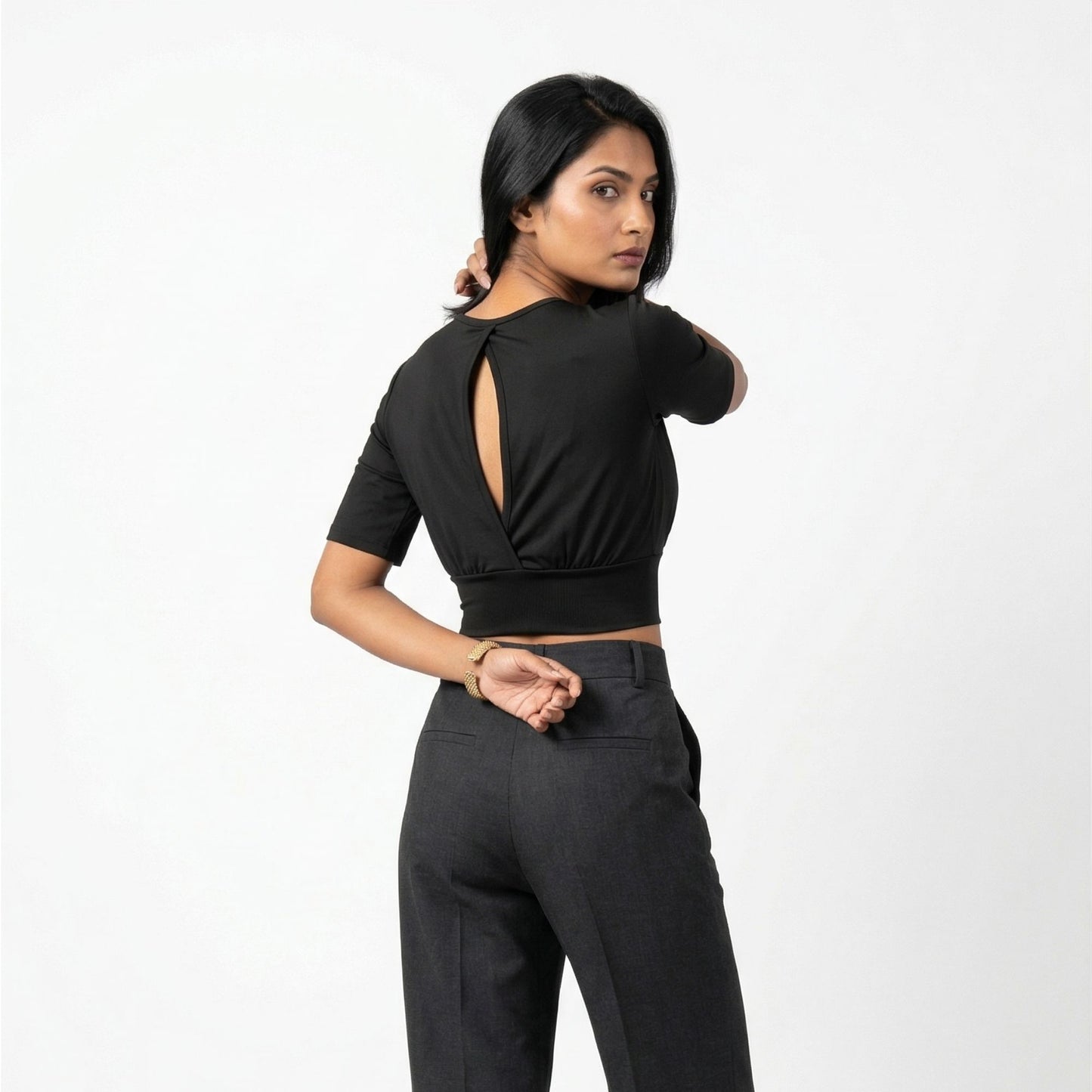 NOIR CURVE CROP TOP