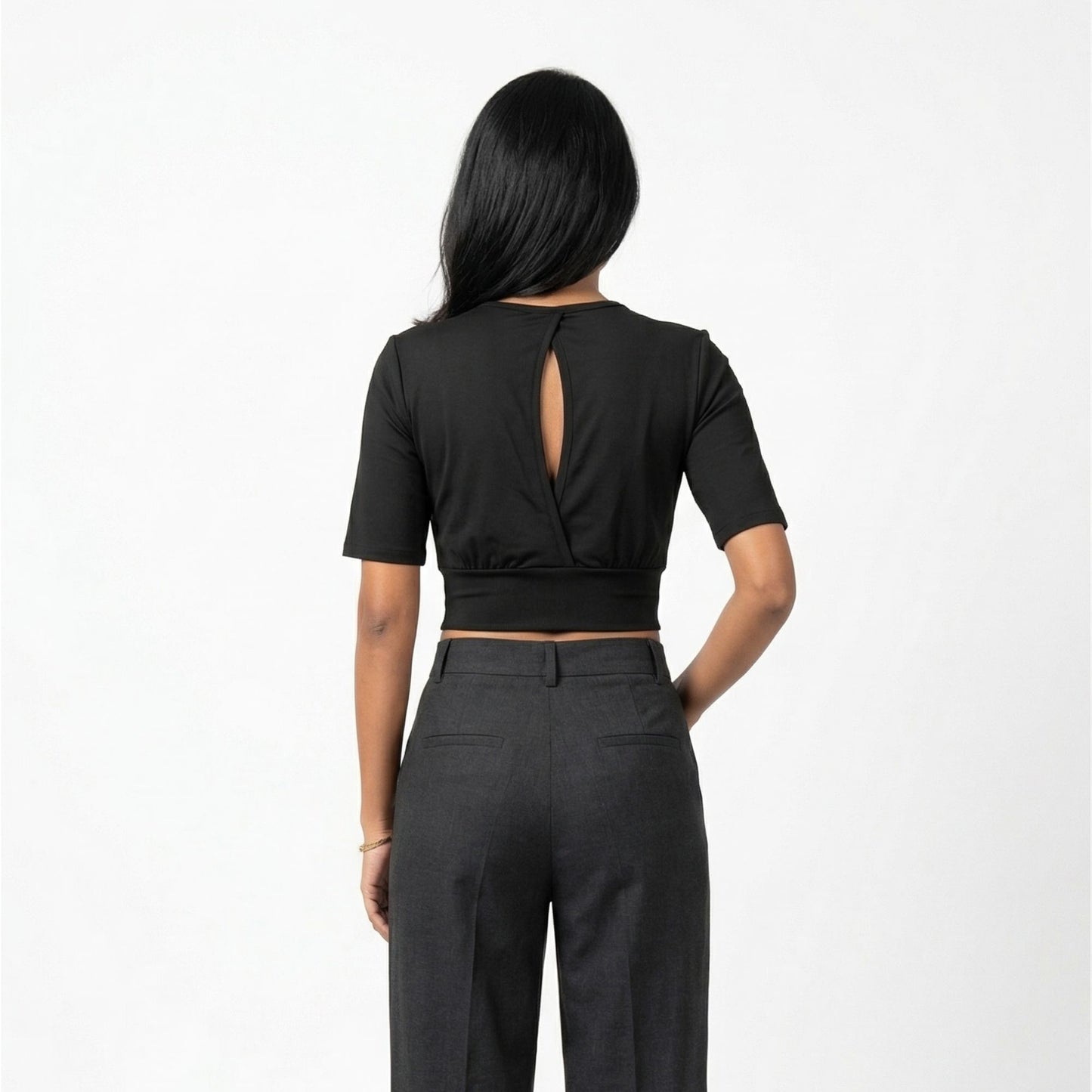 NOIR CURVE CROP TOP