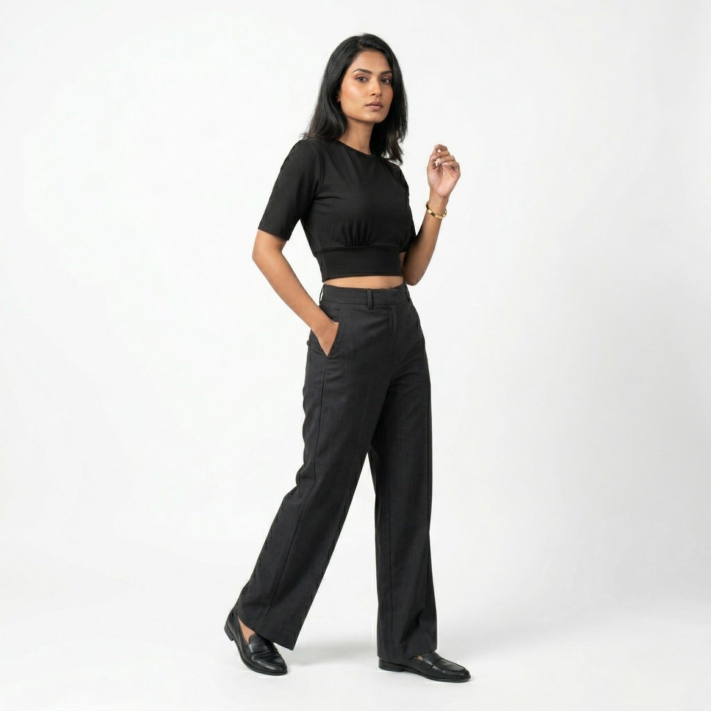 NOIR CURVE CROP TOP