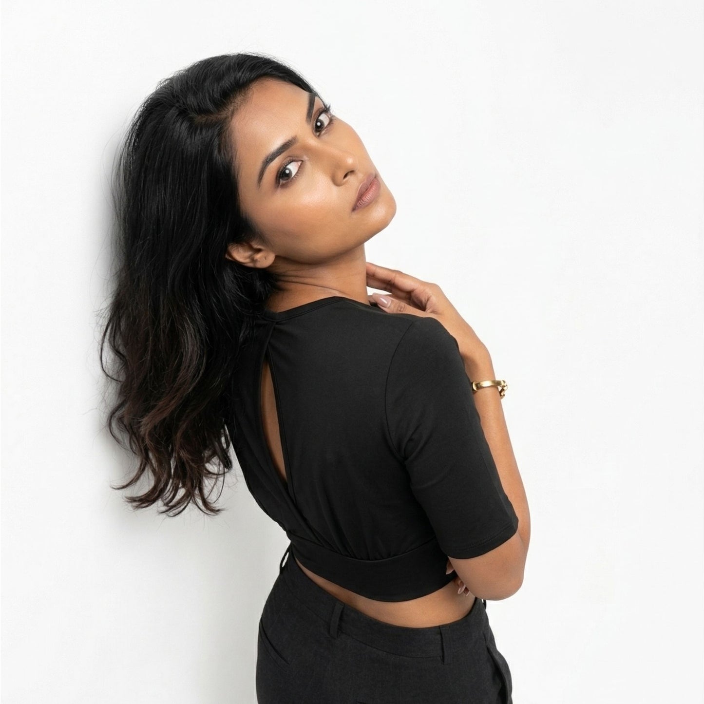NOIR CURVE CROP TOP