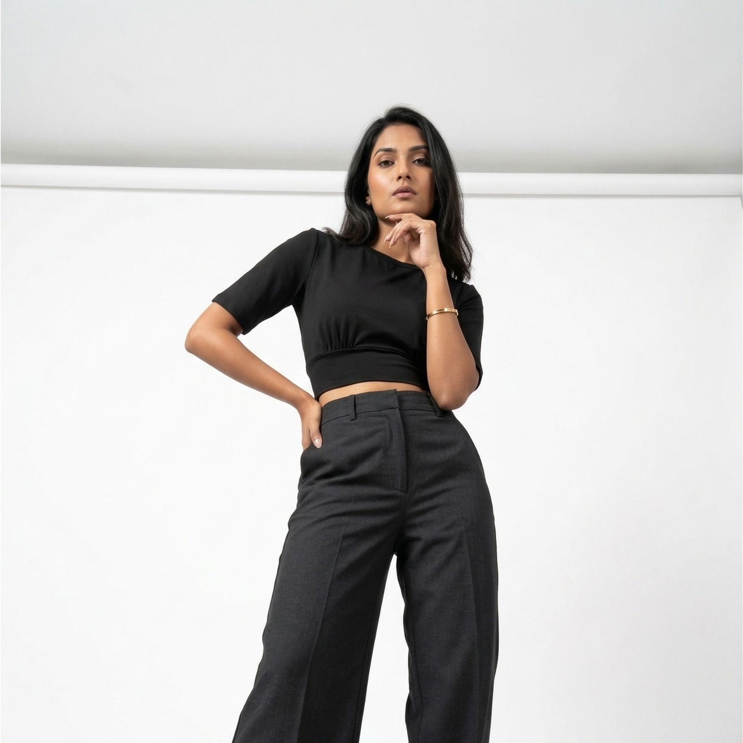 NOIR CURVE CROP TOP