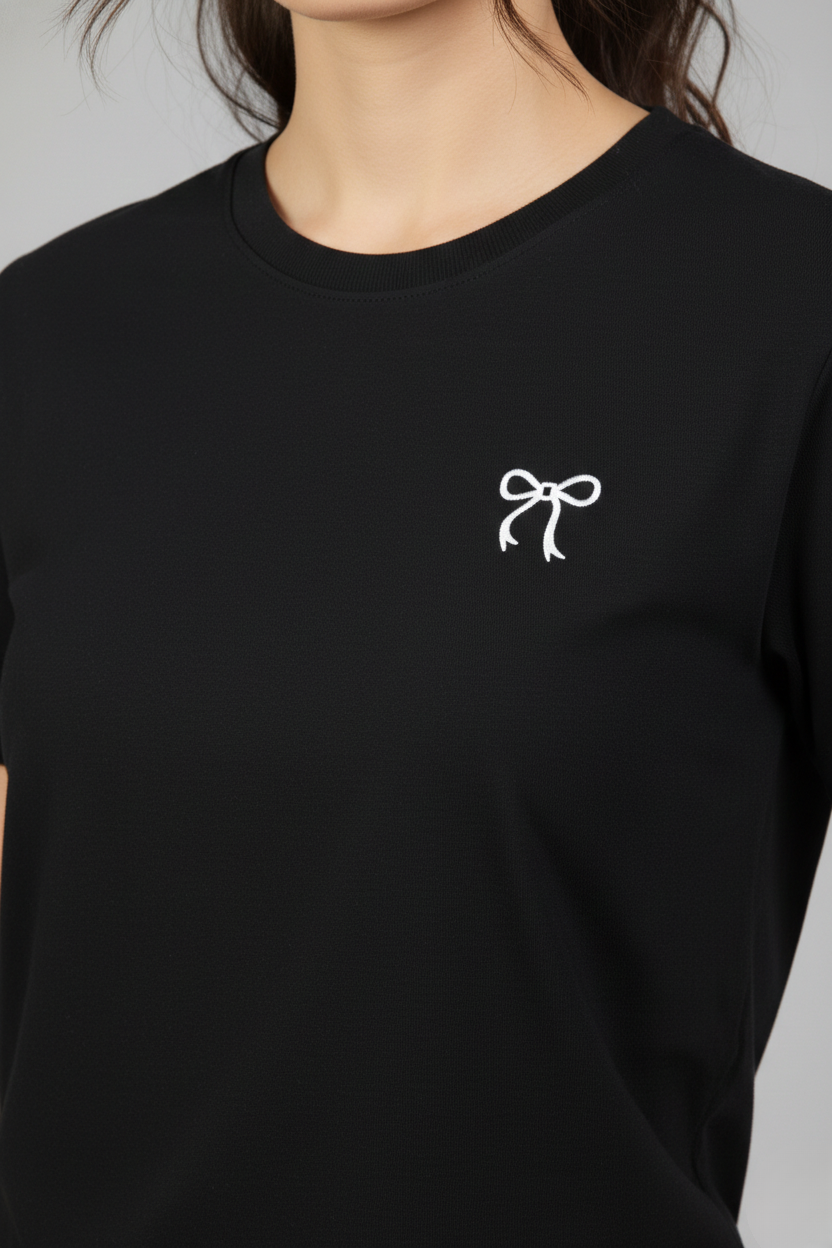CLASSIC FIT BOW  DETAIL TEE