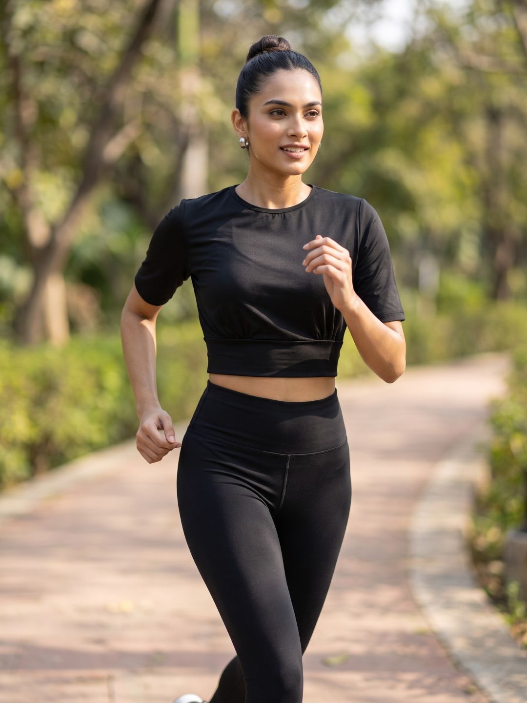 NOIR CURVE CROP TOP